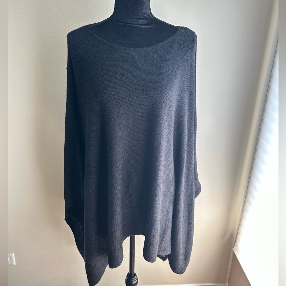 NWT Remain Elegant Black Cape with side button details